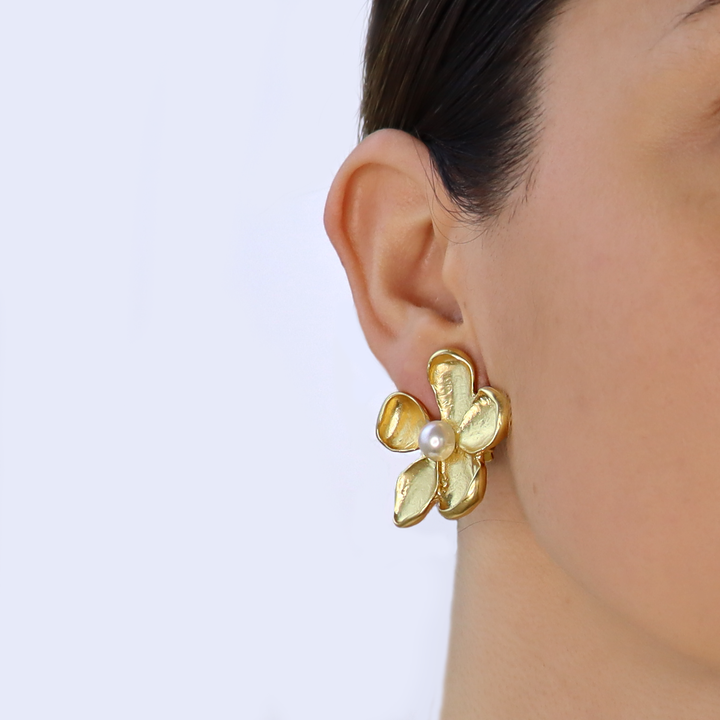 Large flower with pearl clip-on earrings