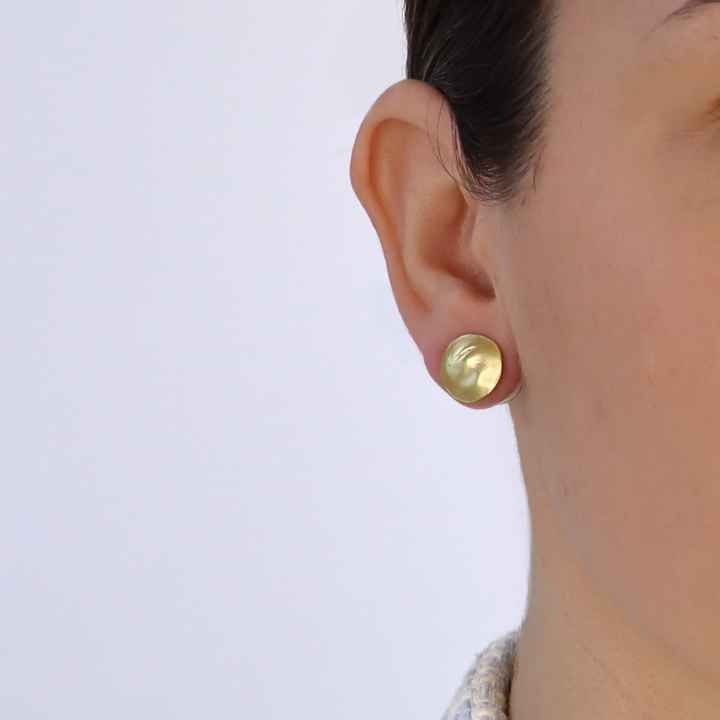 Mini shell stud - Karine Sultan