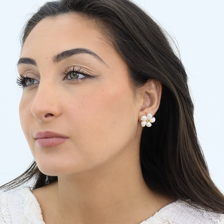 Pearly Flowers Stud Earrings