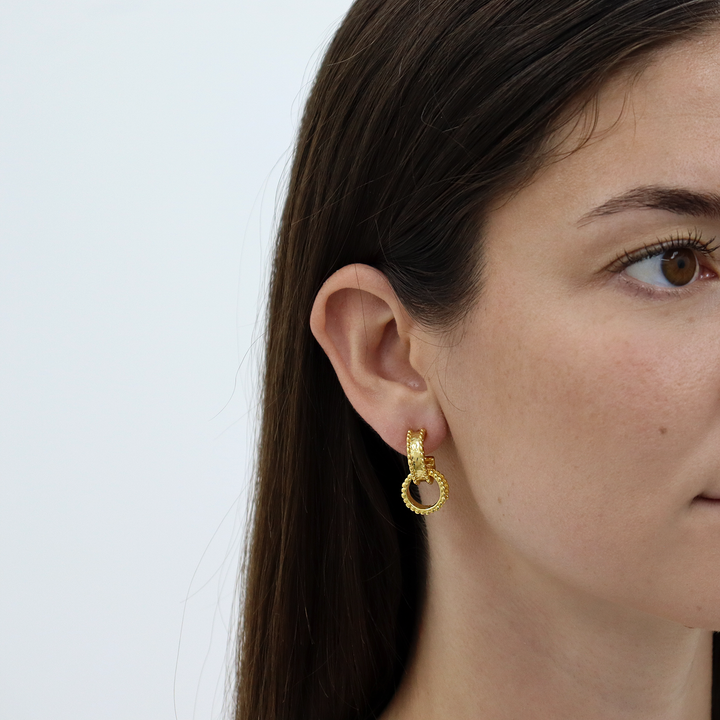 Dotty Intertwined Hoops