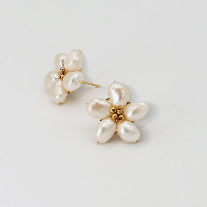 Pearly Flowers Stud Earrings