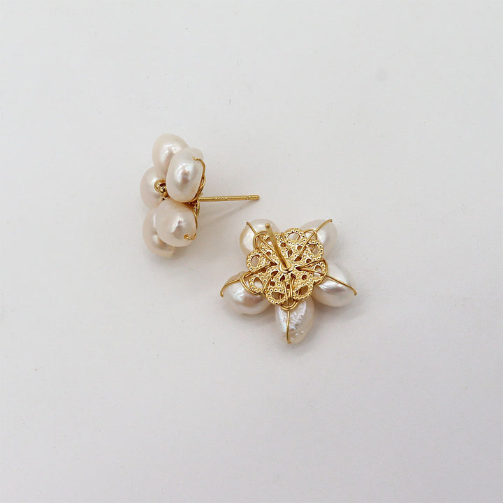Pearly Flowers Stud Earrings
