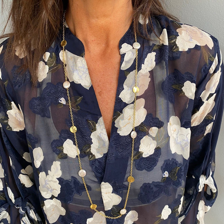 Coin and flat pearl delicate station necklace - Karine Sultan