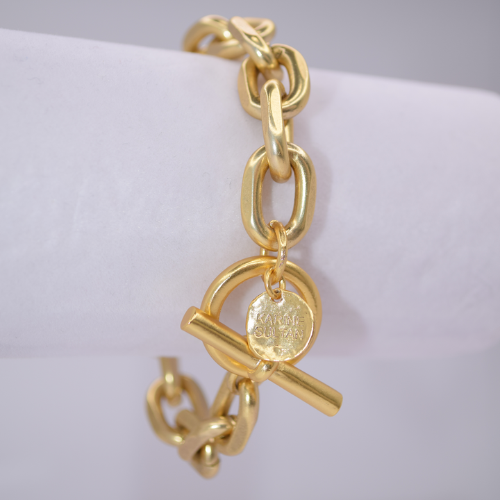Strong links gold bracelet