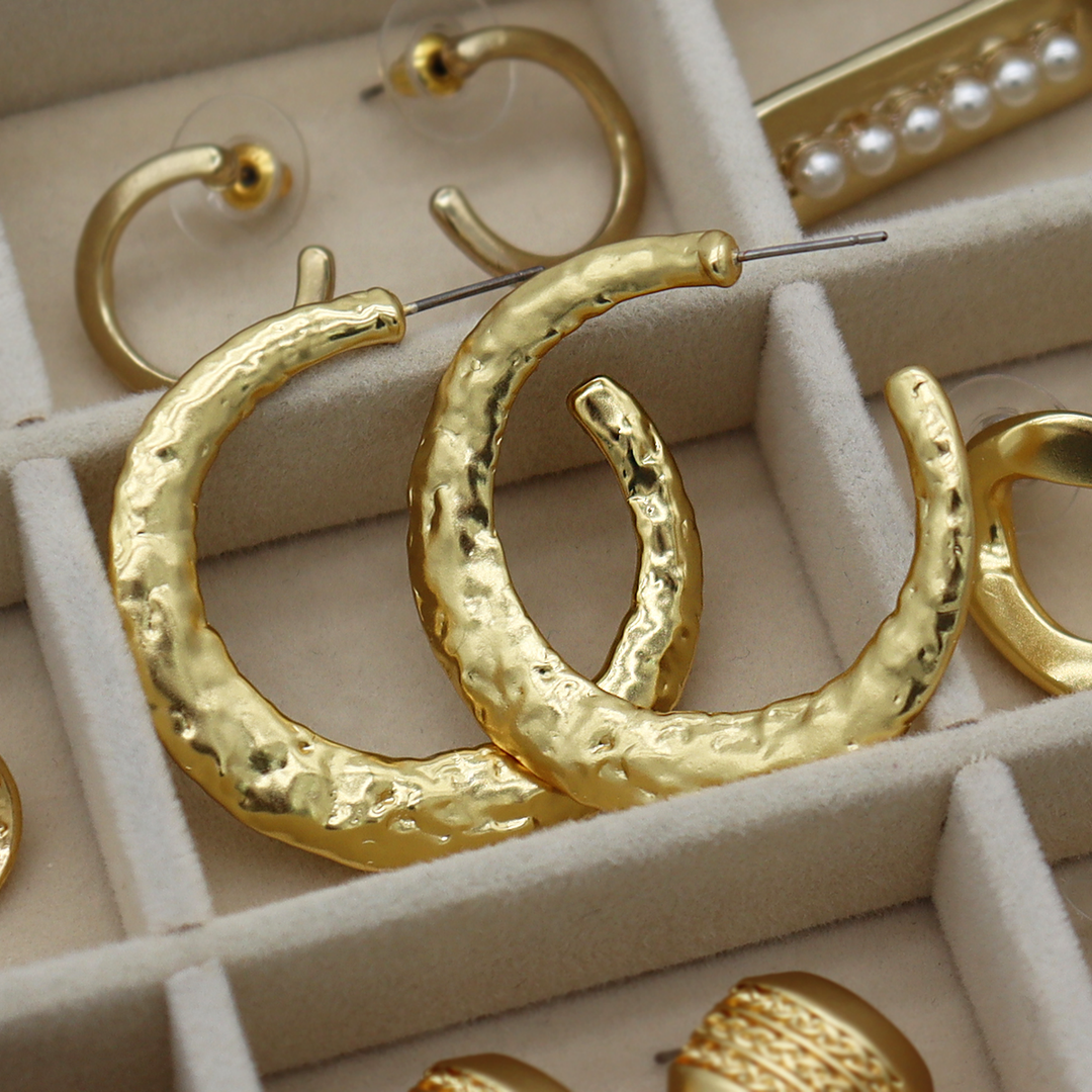 Textured oop Earrings - Karine Sultan