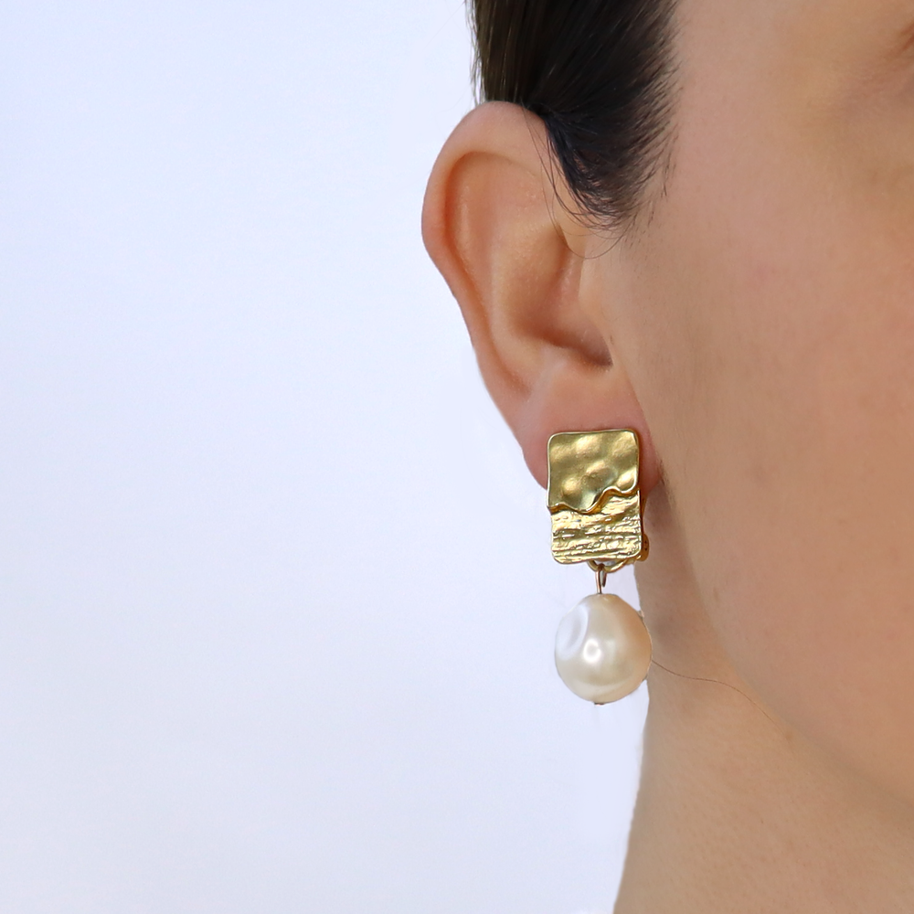 Pearl drop clip-on earrings - Karine Sultan