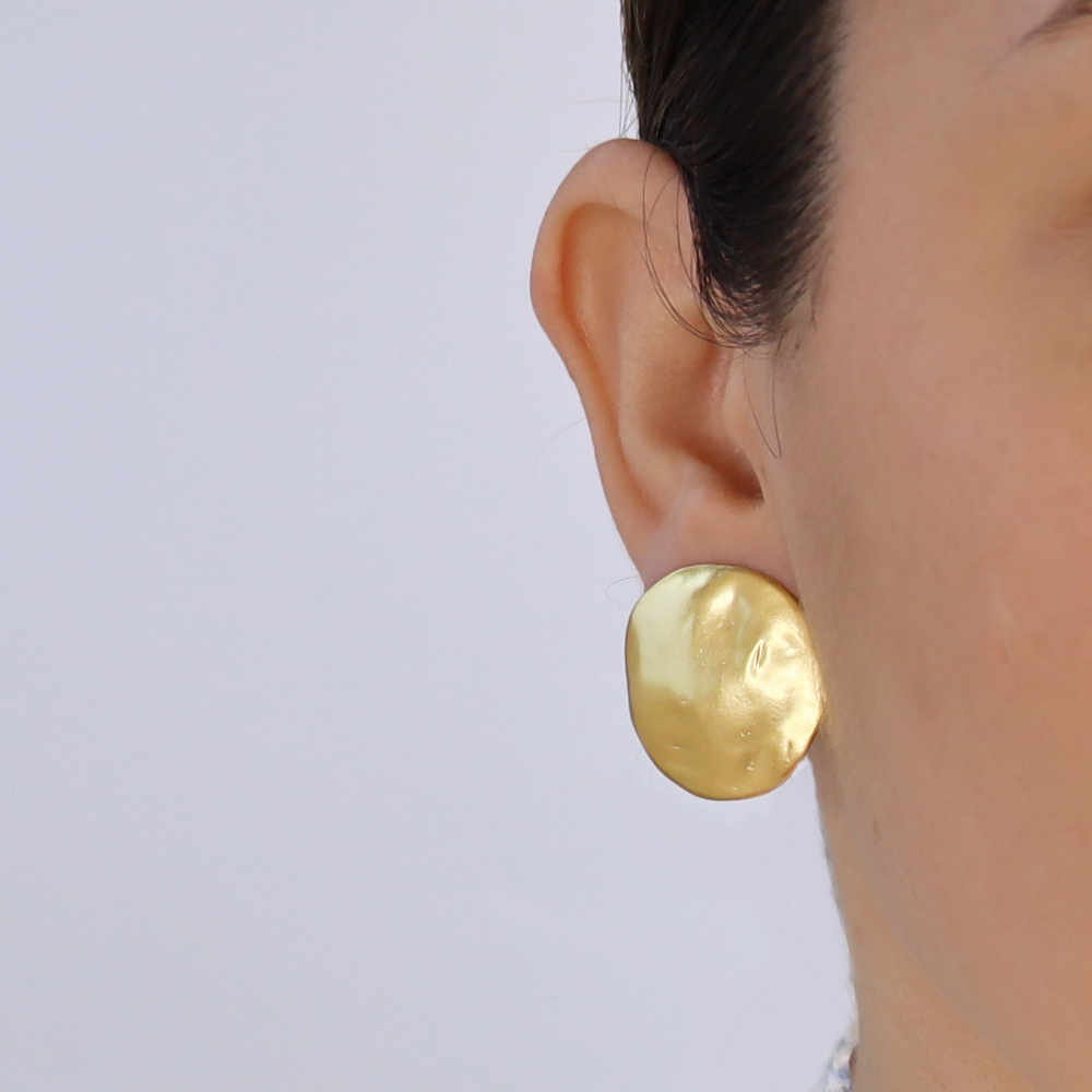 Shell disc clip-on earrings - Karine Sultan