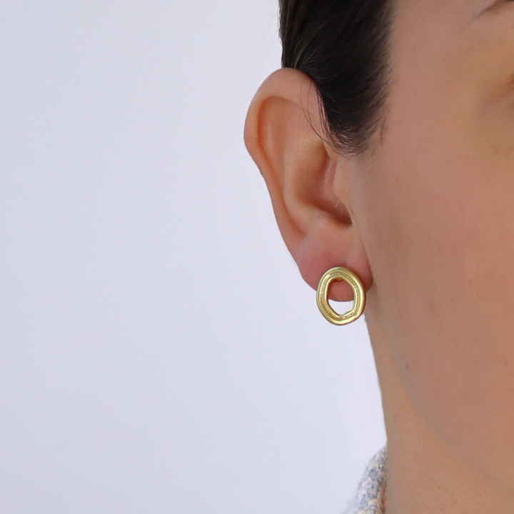 Oblong frame stud earrings