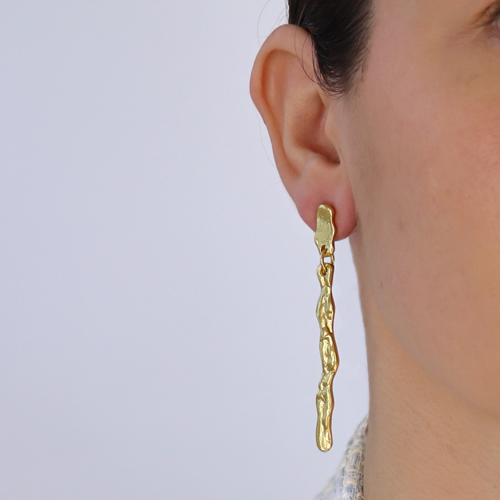 Crumpled foil bar drop earrings - Karine Sultan
