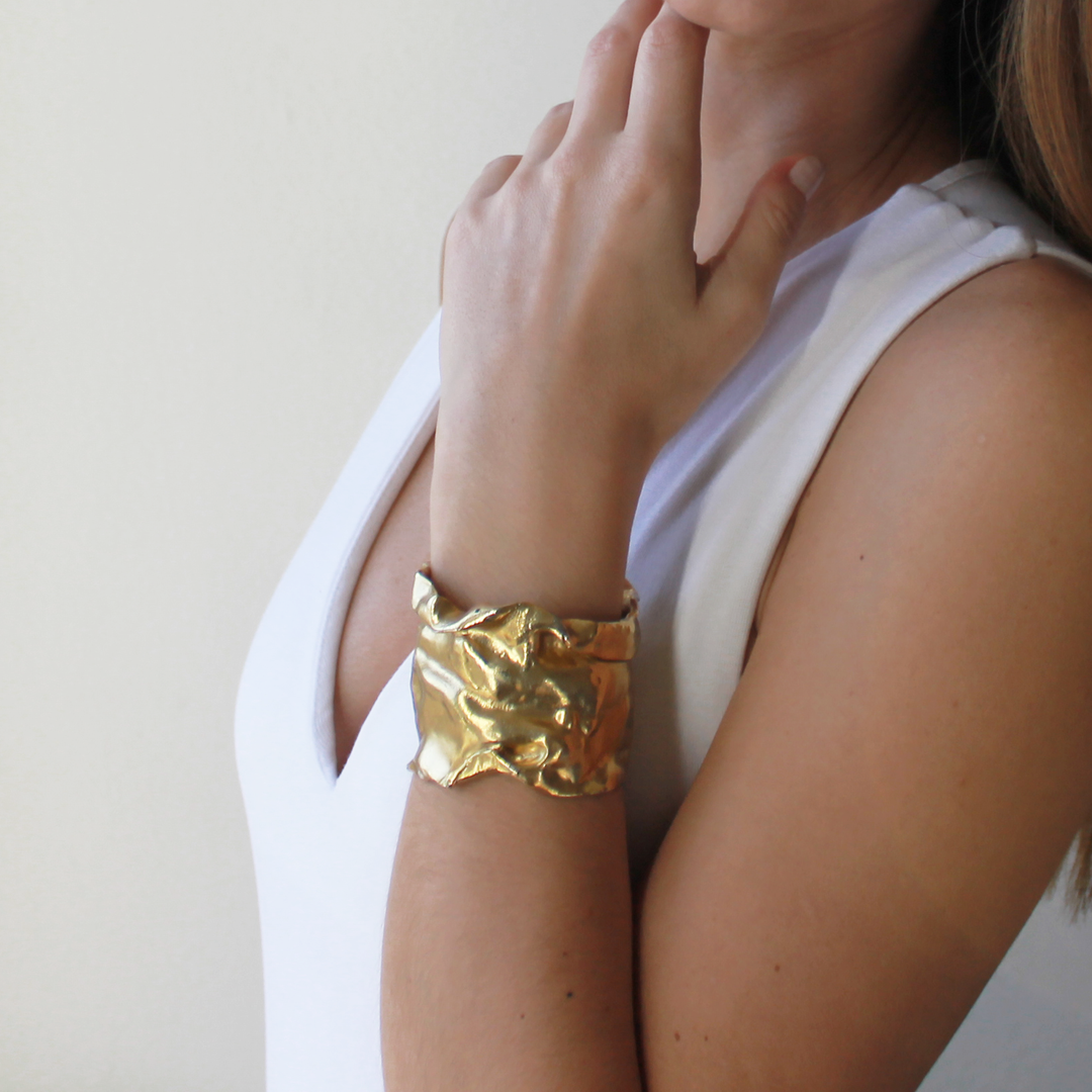 Crumpled foil cuff bracelet - Karine Sultan