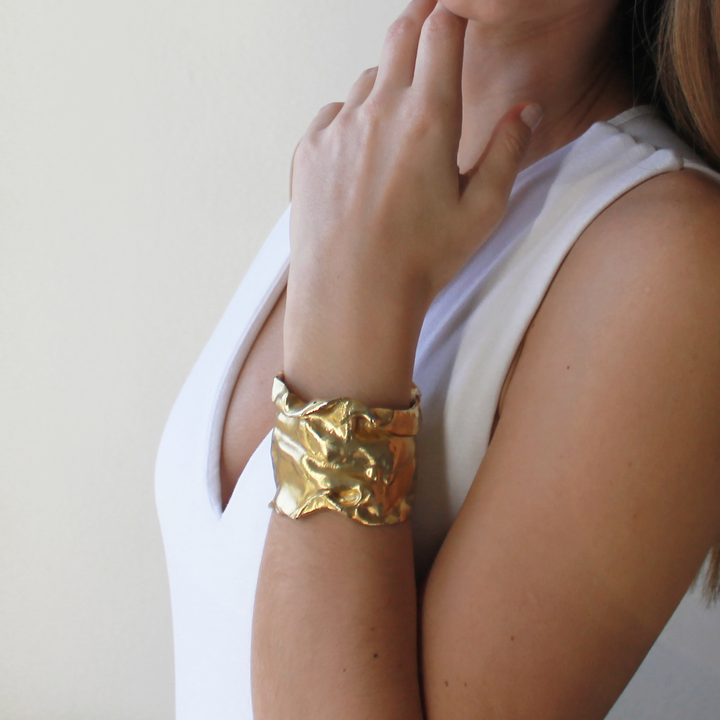 Crumpled foil cuff bracelet - Karine Sultan