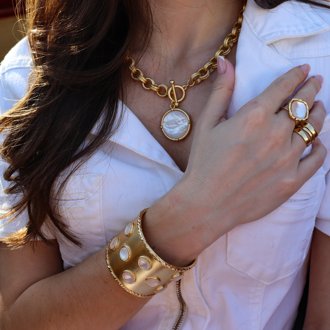 Cabochon Pendant Necklace