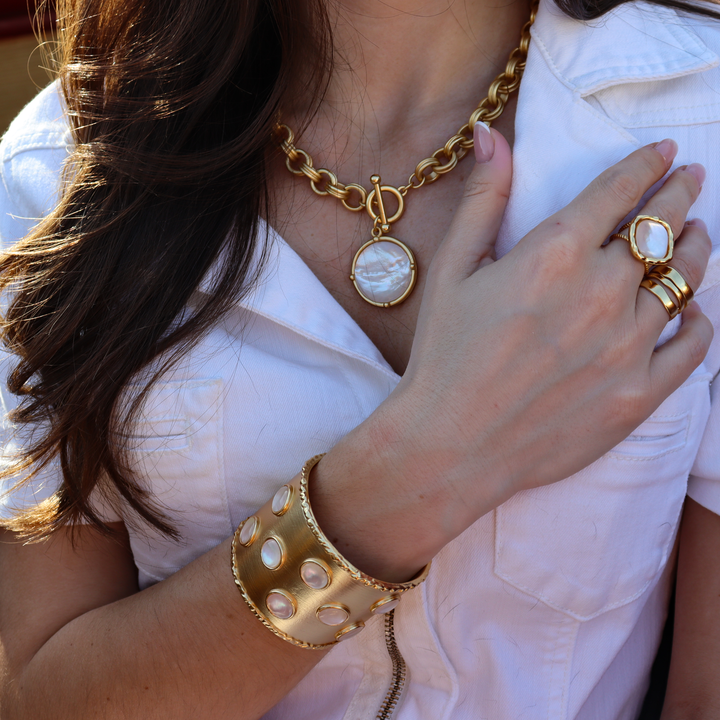 Cabochon Pendant Necklace