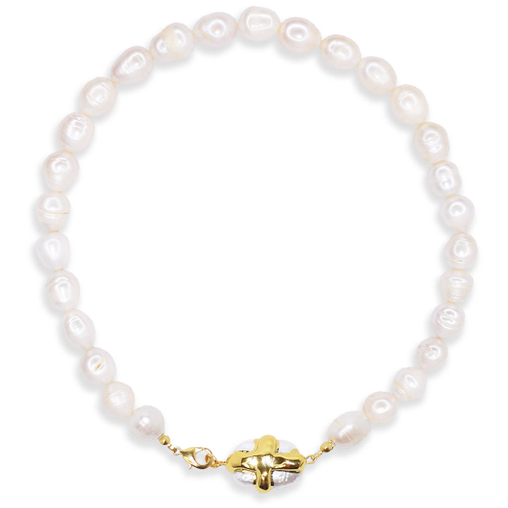 Fresh waterpearl strand necklace with large center embellished pearl