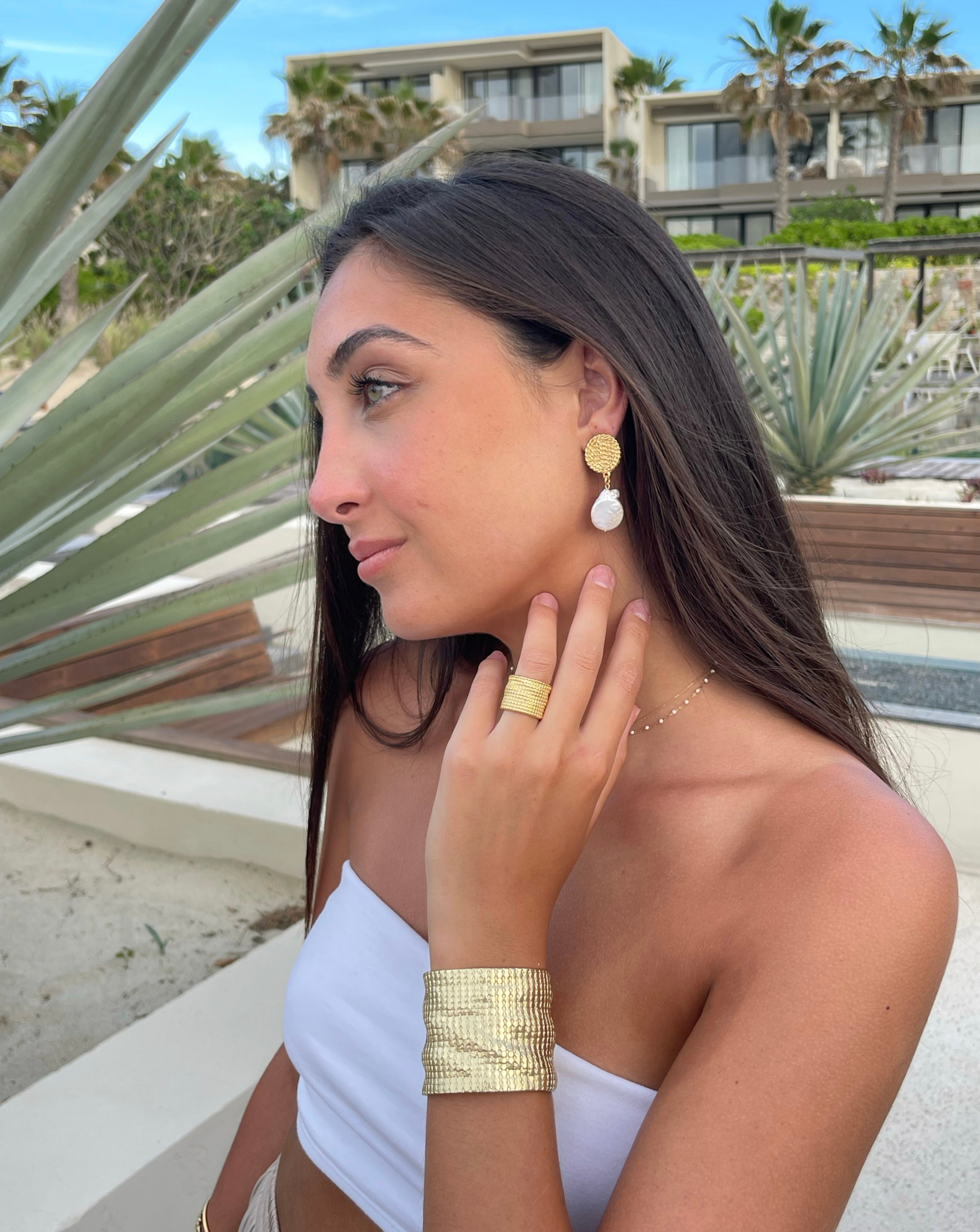 Disc & flat pearl clip-on earrings - Karine Sultan