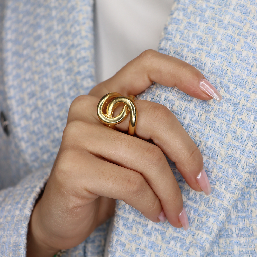 Intertwined link oversize ring - Karine Sultan