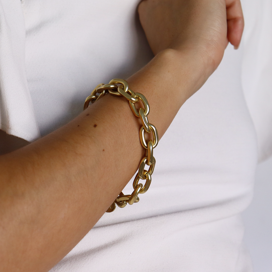 Strong links gold bracelet