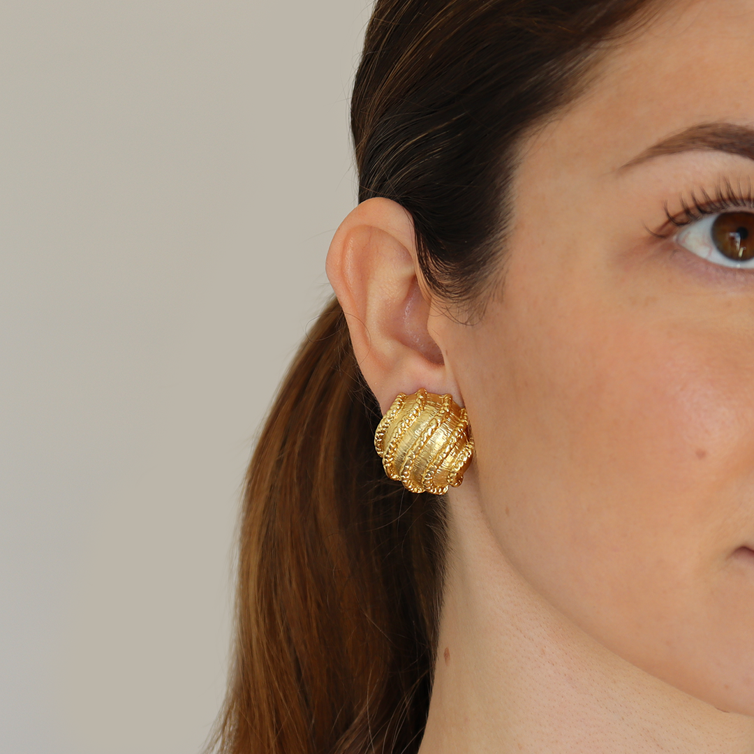 Button clip-on earrings - Karine Sultan