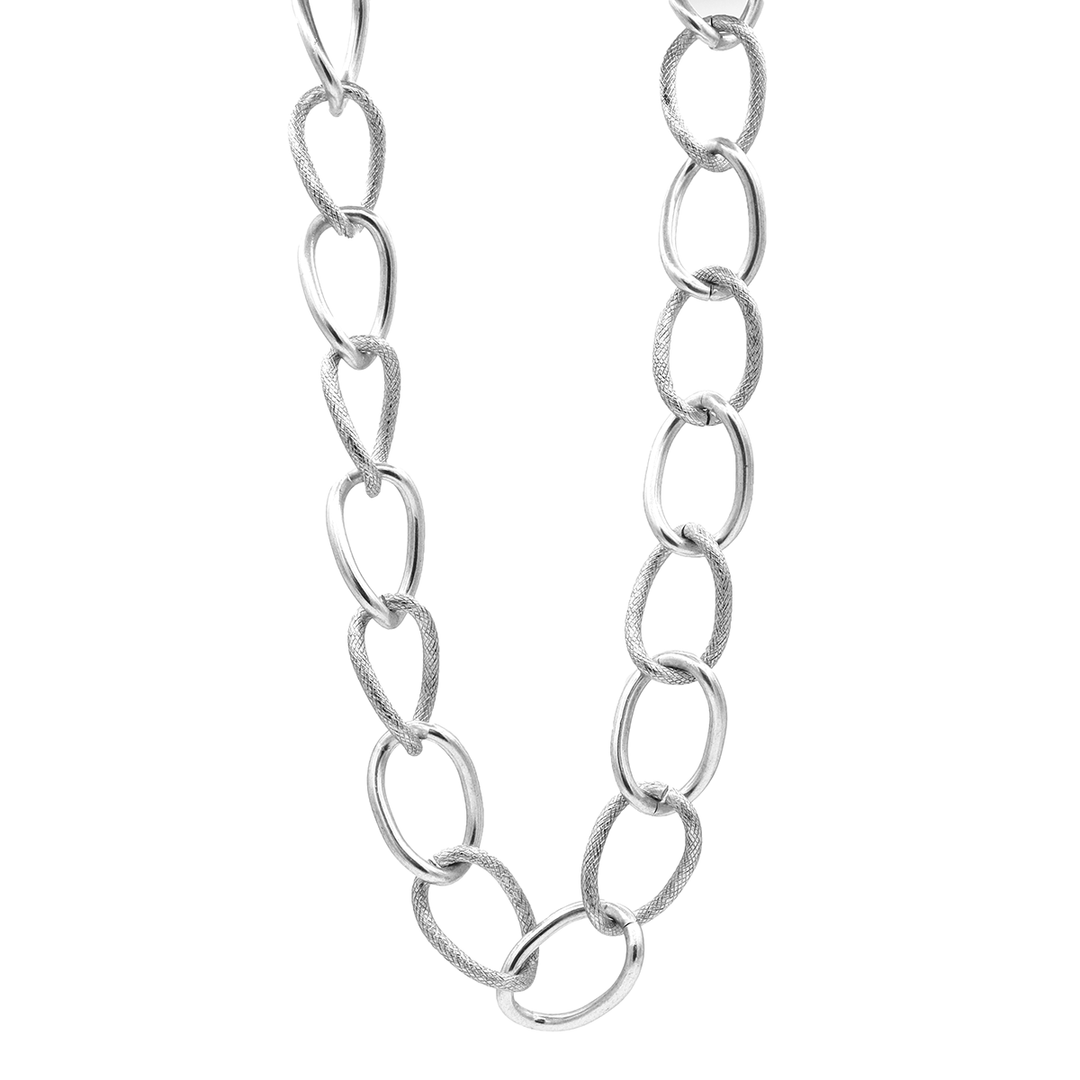 Oversize link necklace