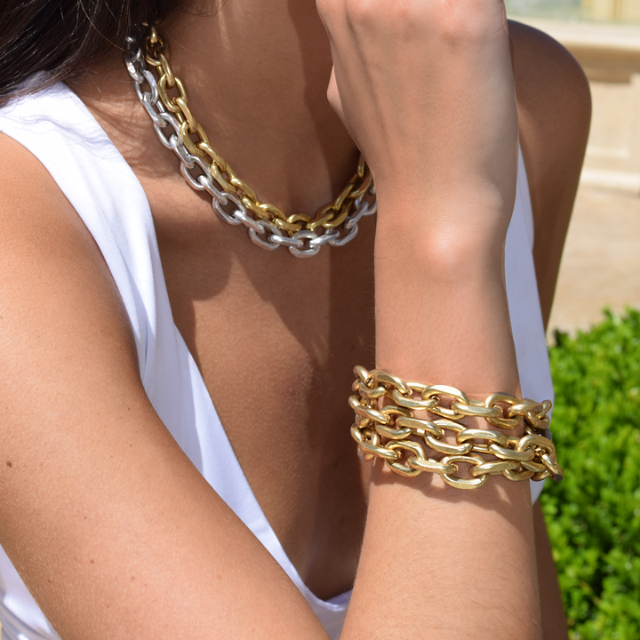 Strong links gold bracelet