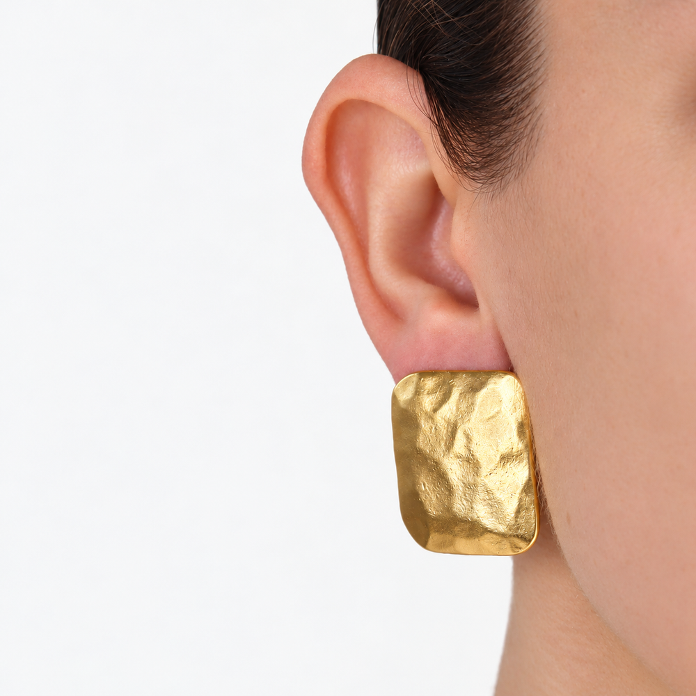 Textured square clip-on earrings - Karine Sultan