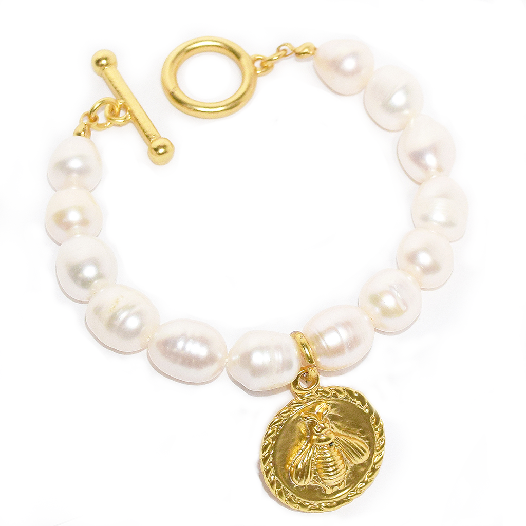 Water pearl bracelet with bee coin charm - Karine Sultan