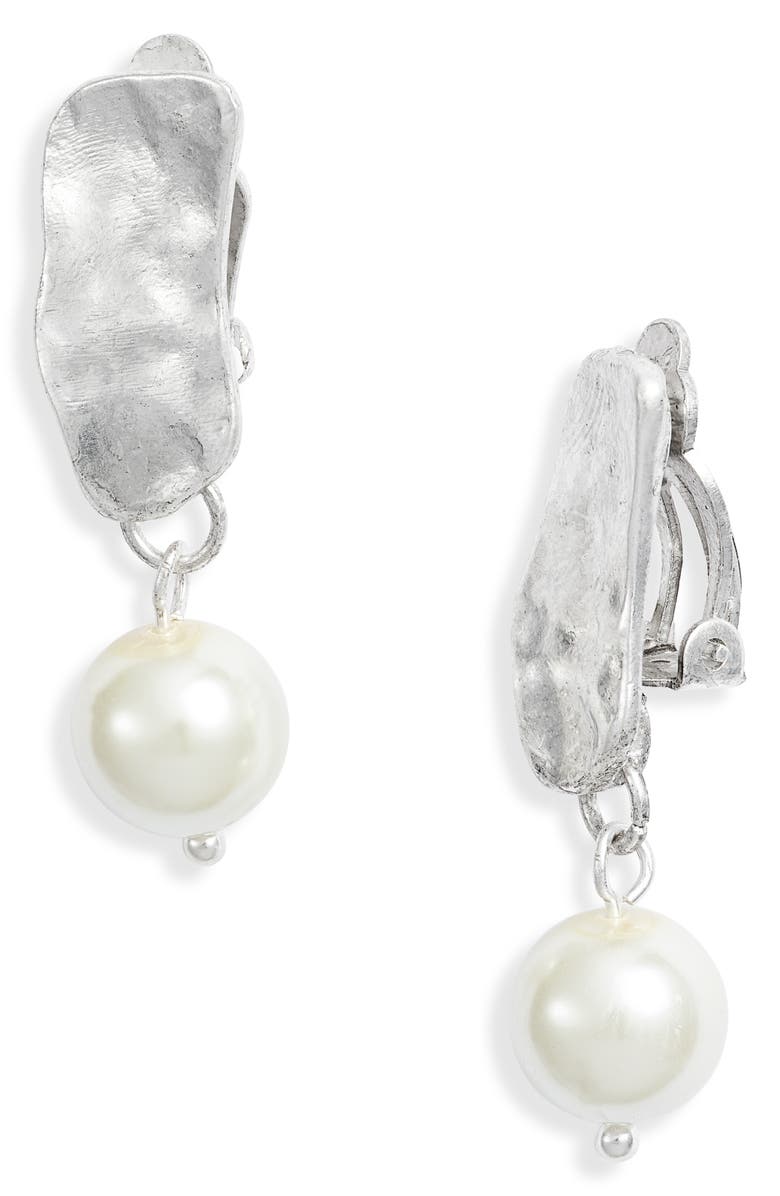 Cobblestone clip with pearl drop - Karine Sultan