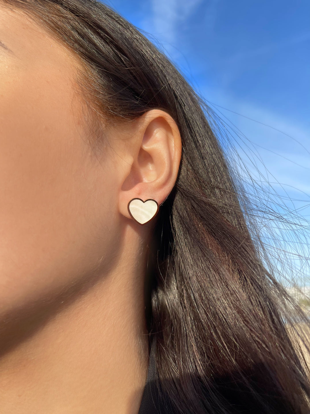 Mother of pearl heart stud earrings - Karine Sultan