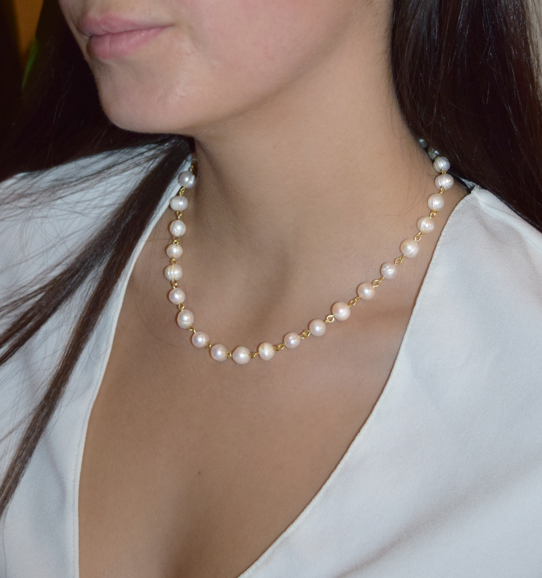 Elegant pearl necklace