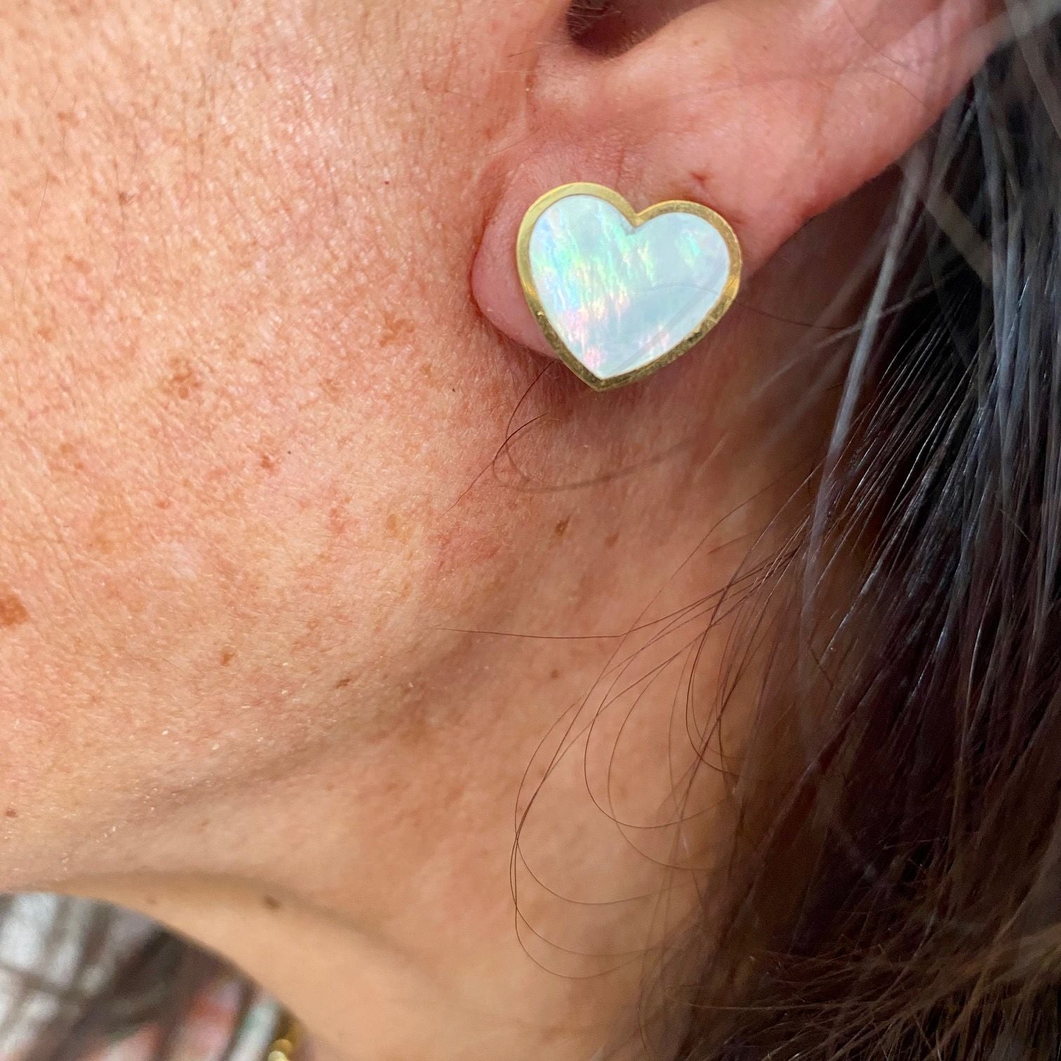 Mother of pearl heart stud earrings - Karine Sultan